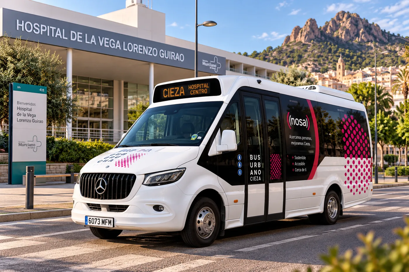 Autobús urbano de Cieza frente al Hospital de la Vega